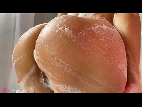 ❤️ Une brune masturbe sa chatte avec un vibrateur jusqu'à un orgasme intense sous la douche. ❌ Porno fait maison at us ❤