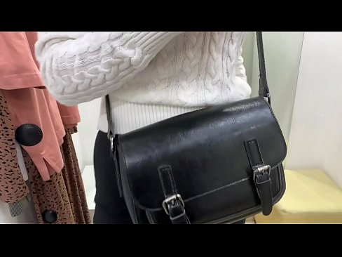 ❤️ Masturbation publique de la jeune salope FeralBerry avec un gode dans la cabine d'essayage ❌ Porno fait maison at us ❤